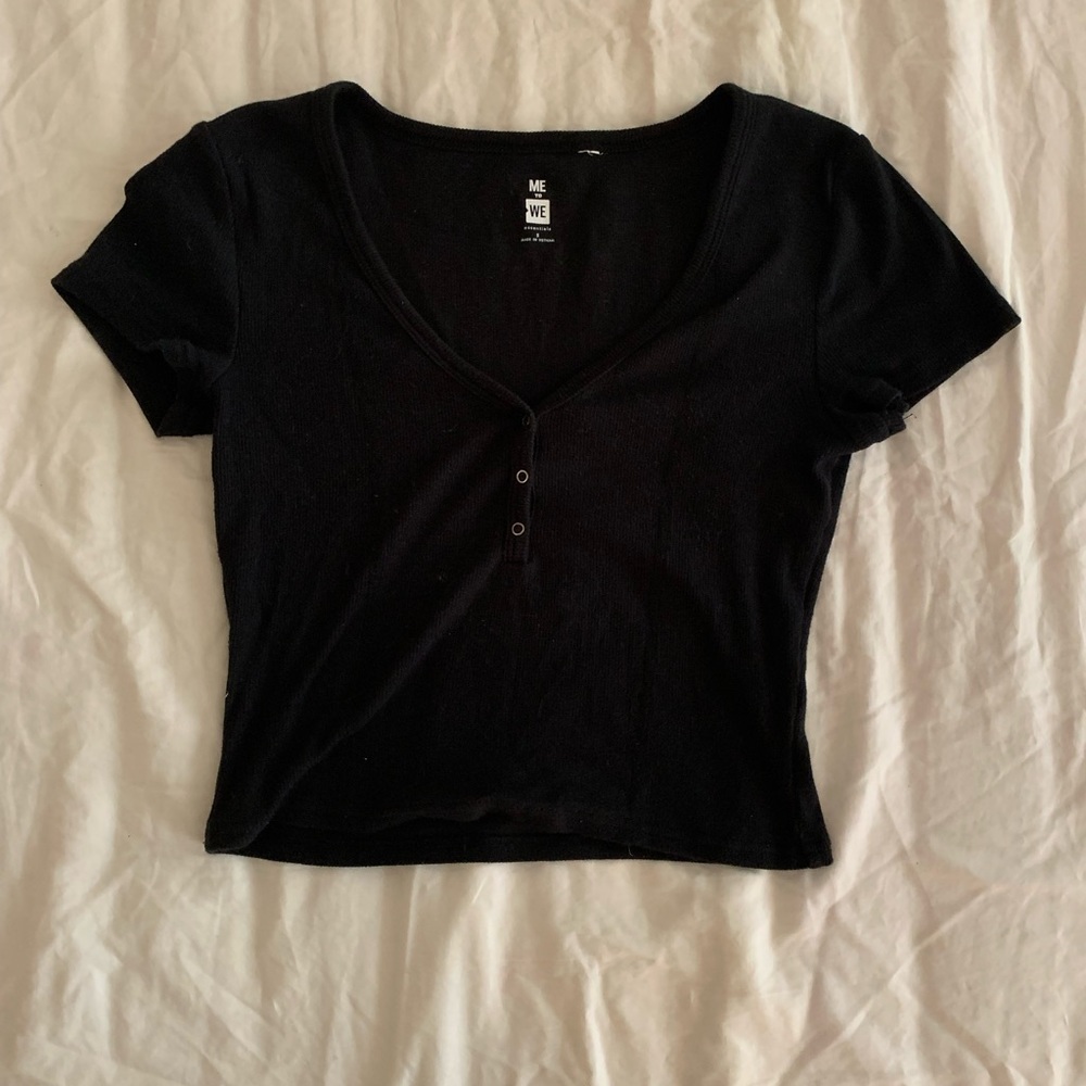 V neck button down short sleeved top